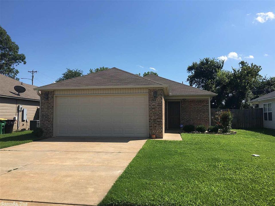 1st image of 704 Saunders Dr