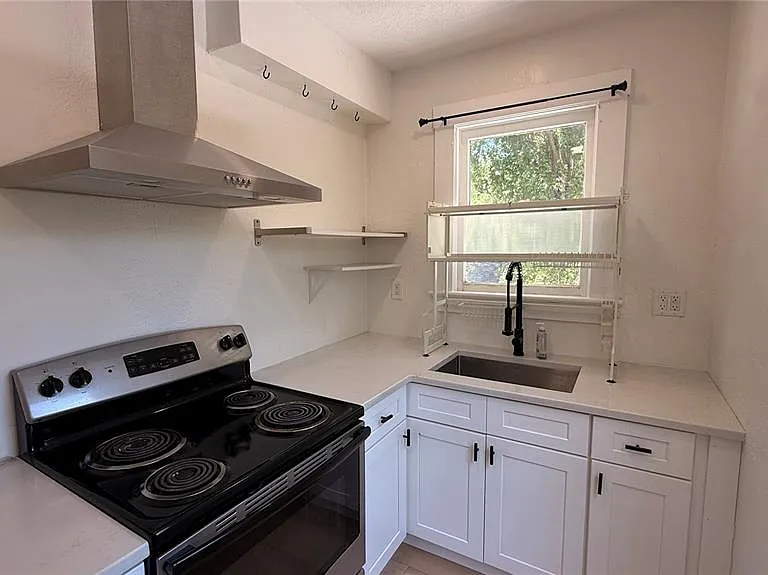 905 Jones St — Photo 20