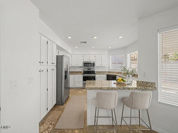 4th image of 2864 E MALLORY Street