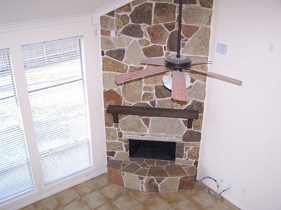 4th image of 119 S Vershire Cir