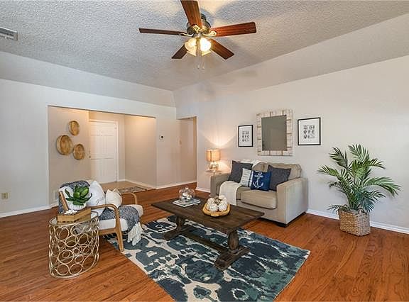 5th image of 2712 Parkview Dr