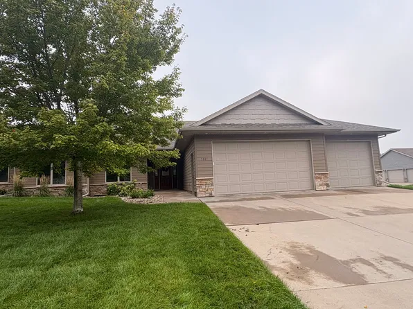5801 S Shadow Wood Pl, Sioux Falls, SD 57108