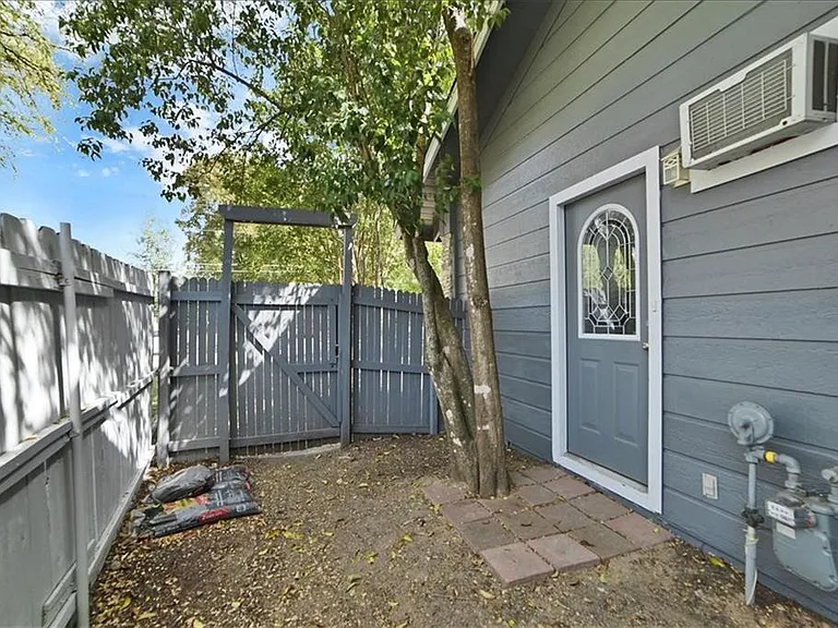 6902 Geneva Dr — Photo 18