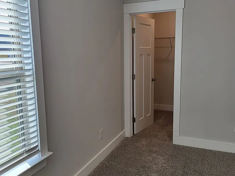 124 Keller Dr — Photo 16