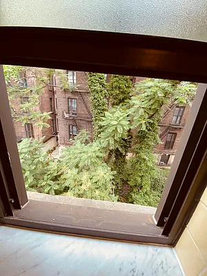 Rented by Metropolis Real Estate of Manhattan | media 9