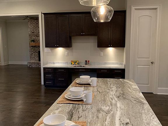 4th image of 610 Sweetgum Ln