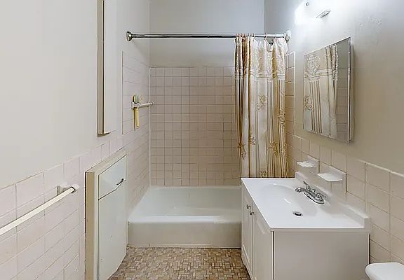 5th image of 208 W 119th St APT 3K