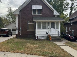 21 Summit Ave, Savanna, IL 61074