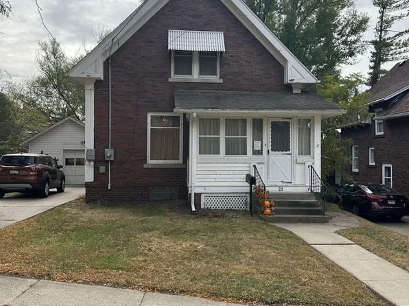 21 Summit Ave, Savanna, IL 61074