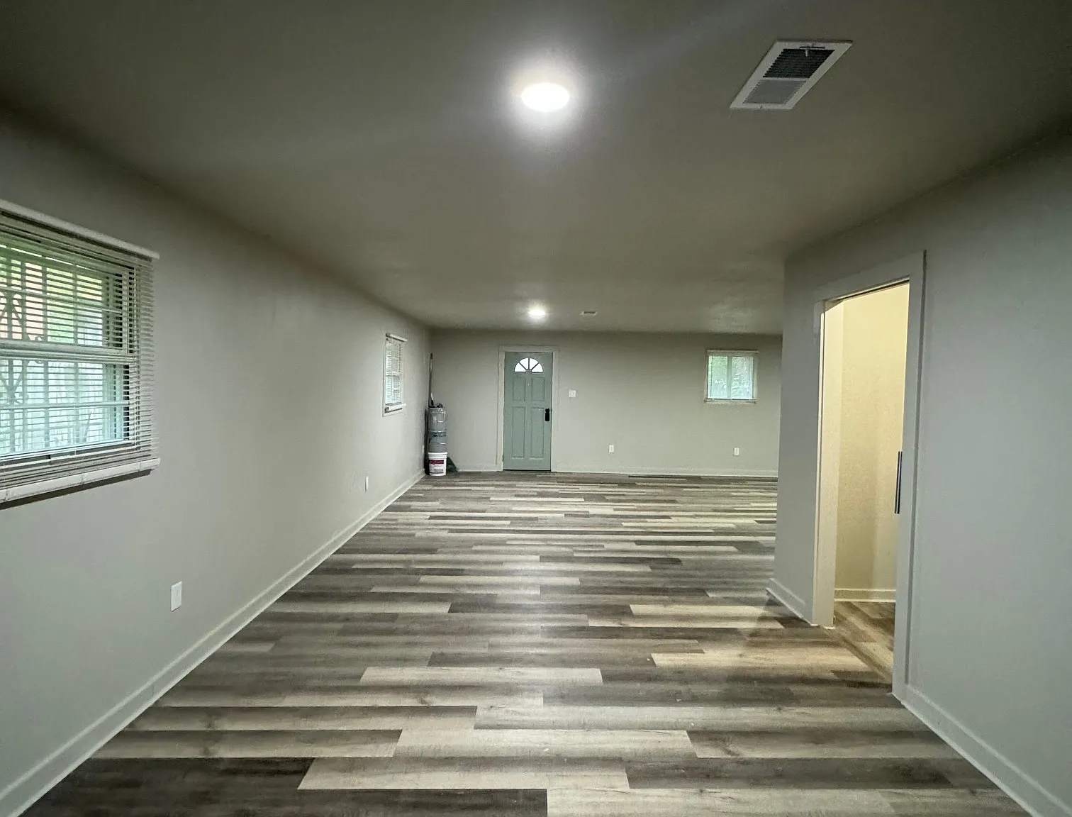 5 bed, 2600 sqft, $2,200 — Photo 2