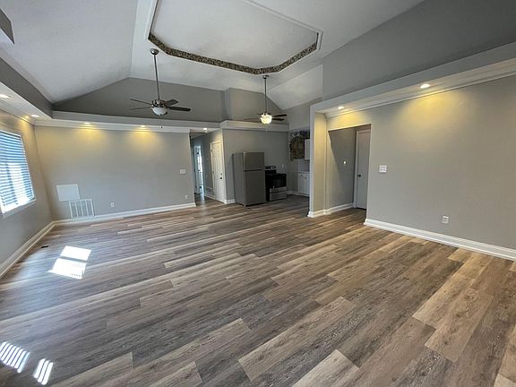 3rd image of 875 Kelton Ave