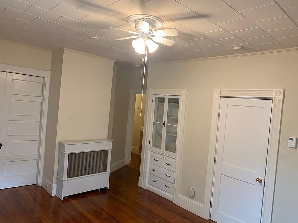 2nd image of 14 Essex St #1