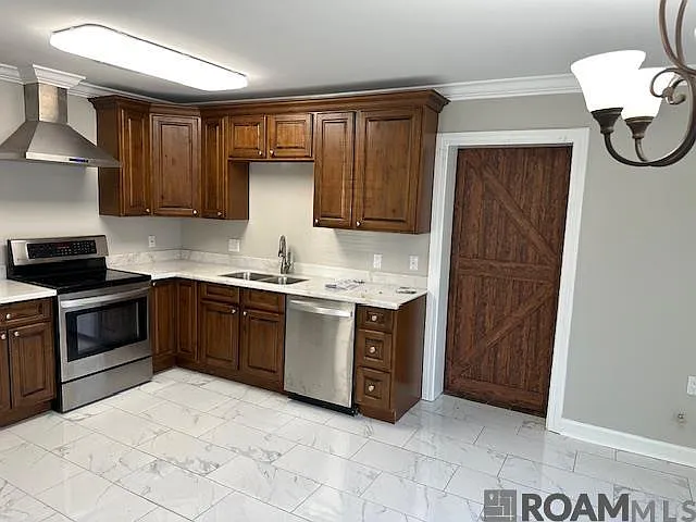 4 bed, 2240 sqft, $2,100 — Photo 4