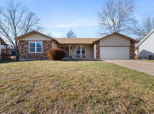 14 Crescent Woods Dr, Saint Peters, MO