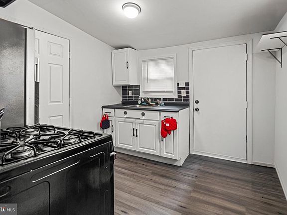 5th image of 443 Wood St
