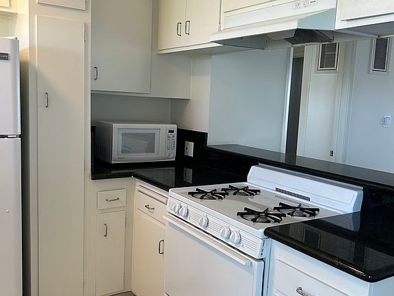 5th image of 1339 Federal Ave APT 7