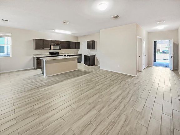5th image of 3704 Conyers Ln