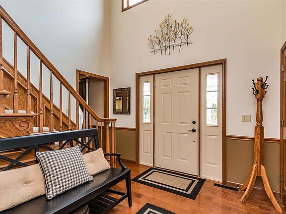 3rd image of 51291 Stoneybrooke Dr