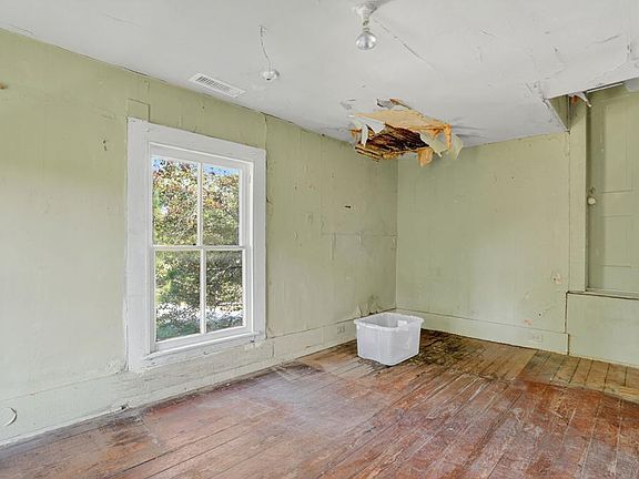 47th image of 11 Parker St