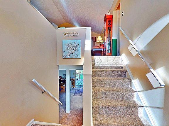 5th image of 113 Dickenson Ct