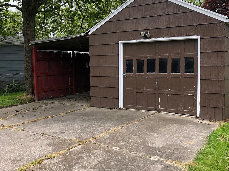 3151 Goddard Rd — Photo 3