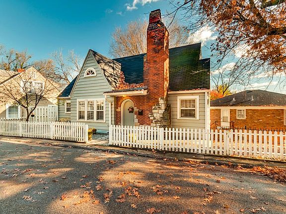 2nd image of 411 Ewing St