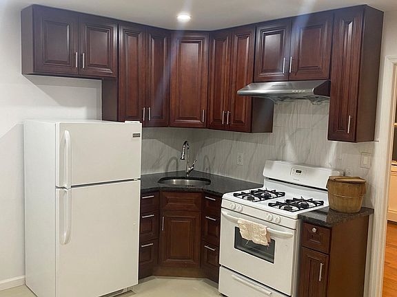 3rd image of 15710 59th Ave Floor 2