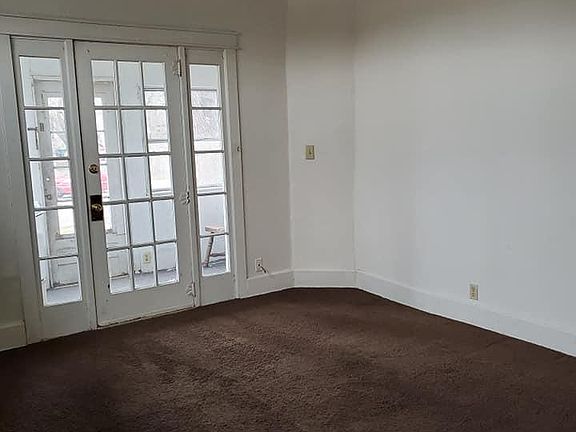 2nd image of 1421 N Wheeling Ave APT B