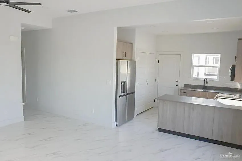 2 bed, 2.0 bath, 860 sqft, $1,150 — Photo 3