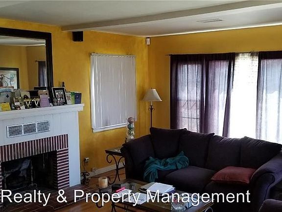 4th image of 2821 W 84th Pl