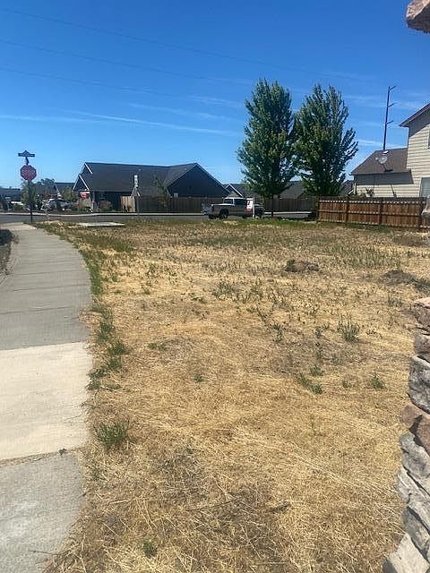 2nd image of 515 NE Shoshone Dr