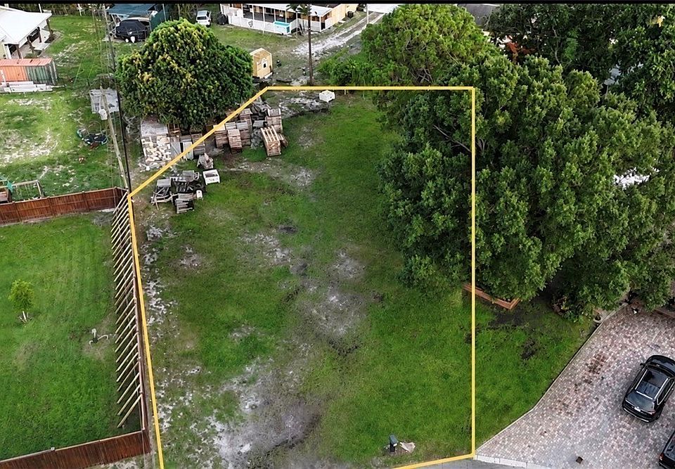 2nd image of 809 Monroe Ct