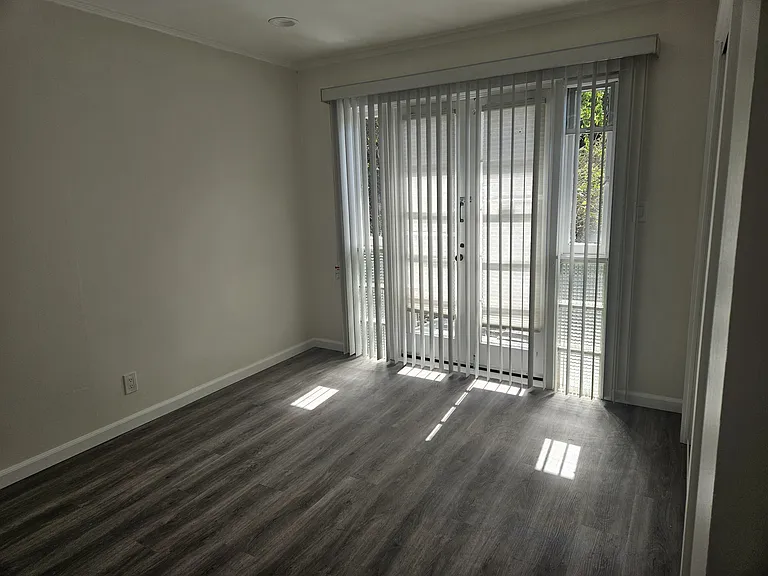 5758 Thornhill Dr — Photo 14