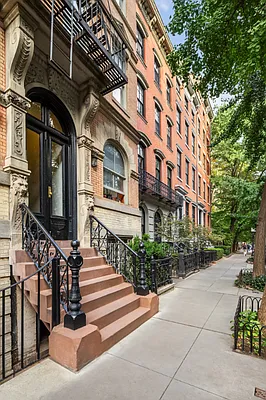 Rented by SERHANT. | media 6