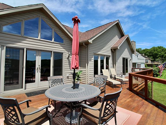 4th image of 10 Lakeview Dr