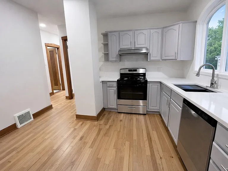 5833 W Peterson Ave #1 — Photo 3