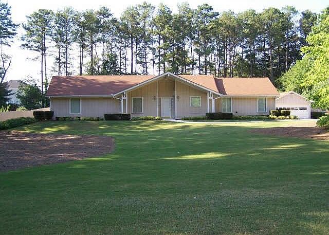1st image of 1040 Vineyard Dr SE