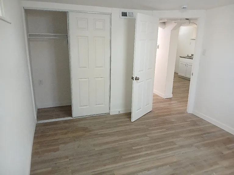 828 6th St #BASEMENT — Photo 5