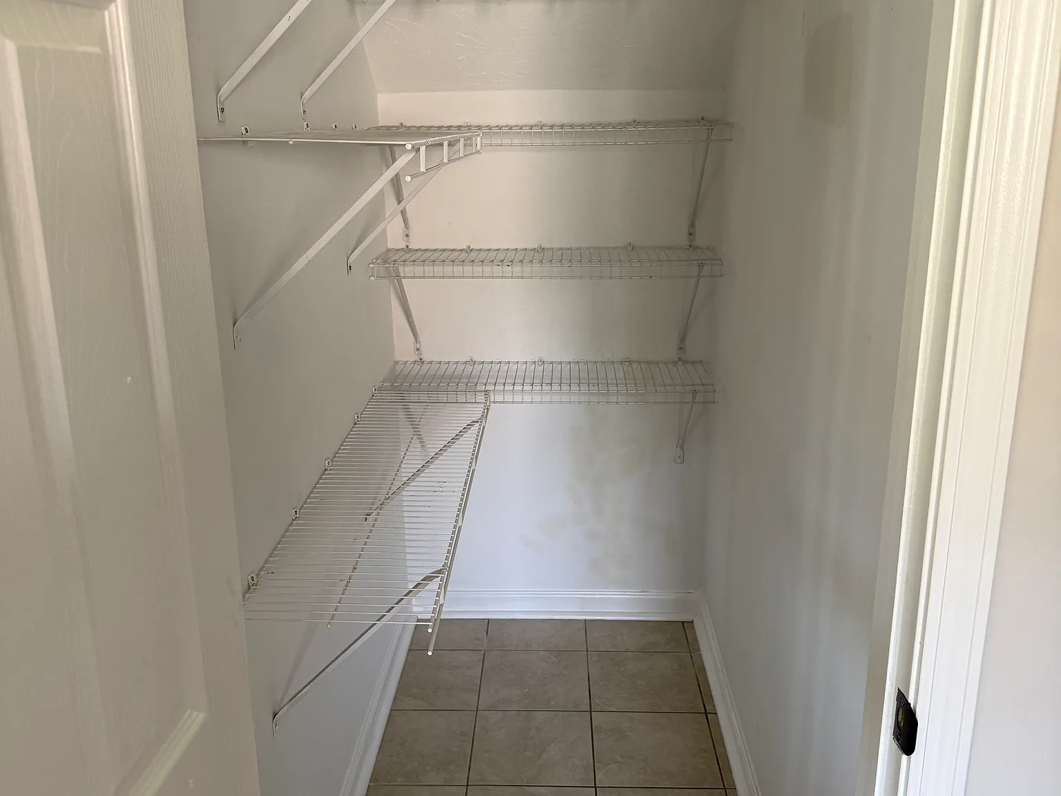 4 bed, 2323 sqft, $2,500 — Photo 4