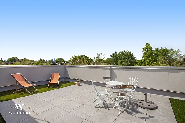 Sold by Warburg | media 16