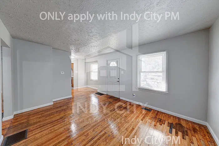 2 bed, 1.0 bath, 727 sqft, $1,300 — Photo 3