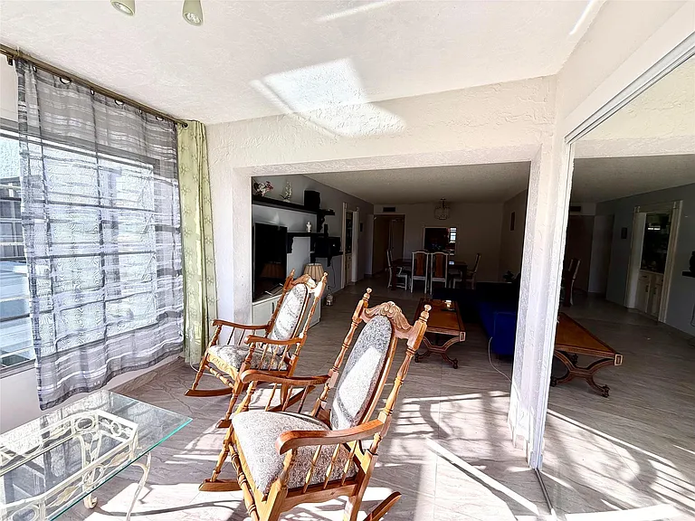 9440 SW 8th St #308 — Photo 11