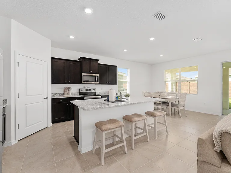 4086 NW 48th Ter — Photo 12