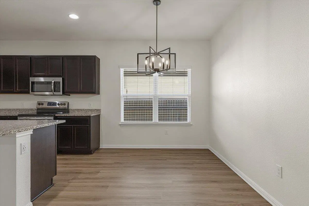 4 bed, 2.0 bath, 1698 sqft, $1,995 — Photo 4