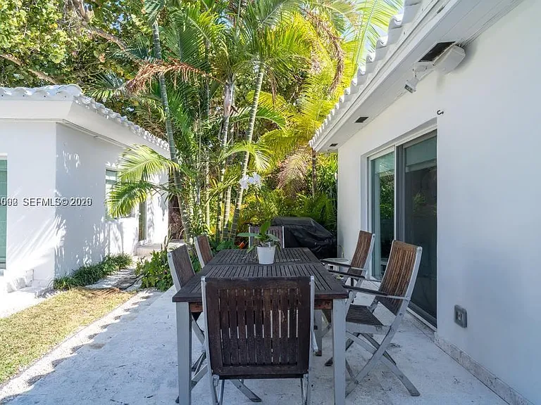 1123 Bay Dr — Photo 23
