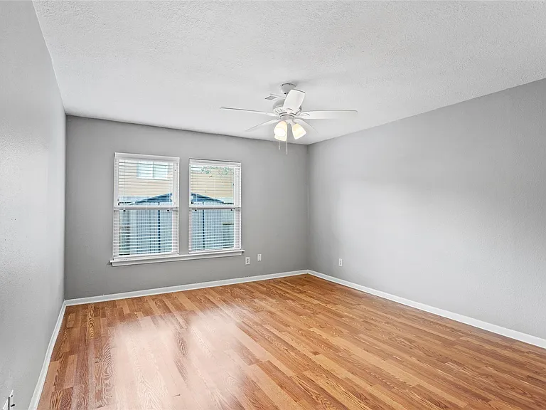 302 S Hardie St — Photo 9