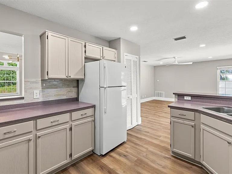 11462 Commercial St — Photo 14
