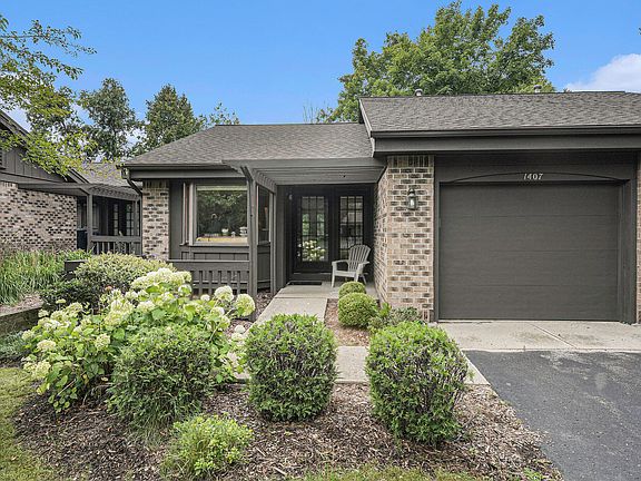 3rd image of 1407 Suncrest Dr NE
