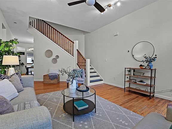 3rd image of 2712 Lemp Ave