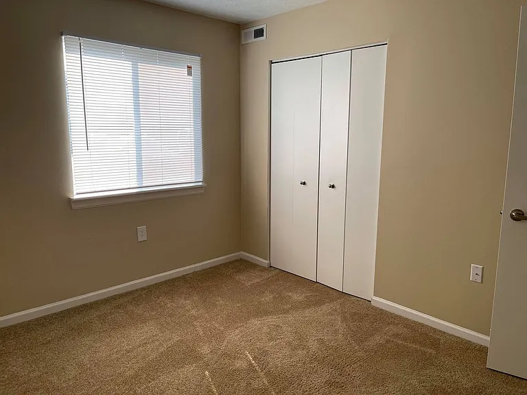 Walnut Manor Apartments — Photo 23